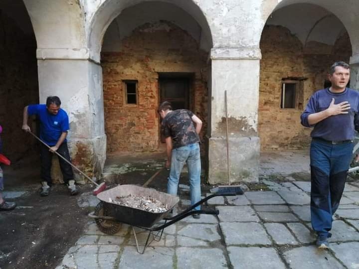 Mimořádná brigáda před čarodějnicemi