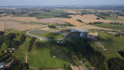 Zámecký areál a Bravantice pohledem dronu