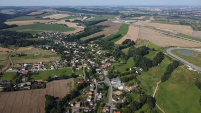 Zámecký areál a Bravantice pohledem dronu