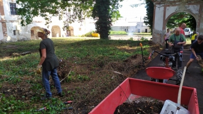 Třetí brigáda na zámku v Bravanticích