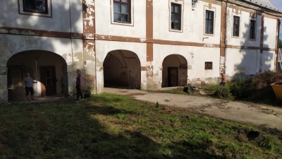 Třetí brigáda na zámku v Bravanticích