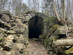 Obec Lukavec – údolí Gručovky a železniční tunel nedokončené tratě Opava - Fulnek